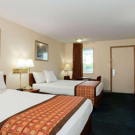 Days Inn By Wyndham Indianapolis East Post Road Exterior photo