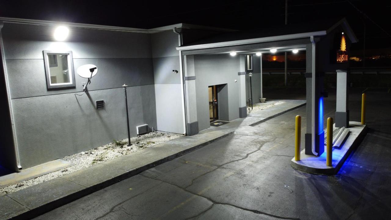 Days Inn By Wyndham Indianapolis East Post Road Exterior photo
