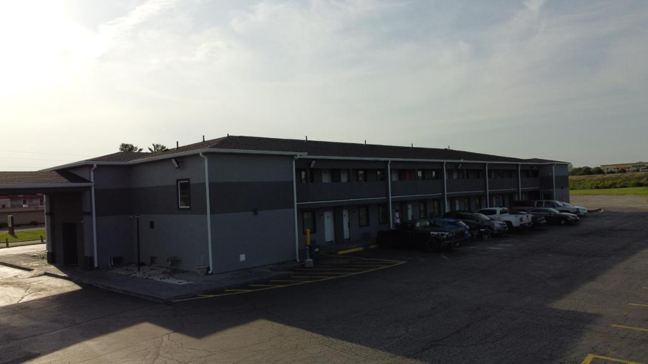 Days Inn By Wyndham Indianapolis East Post Road Exterior photo