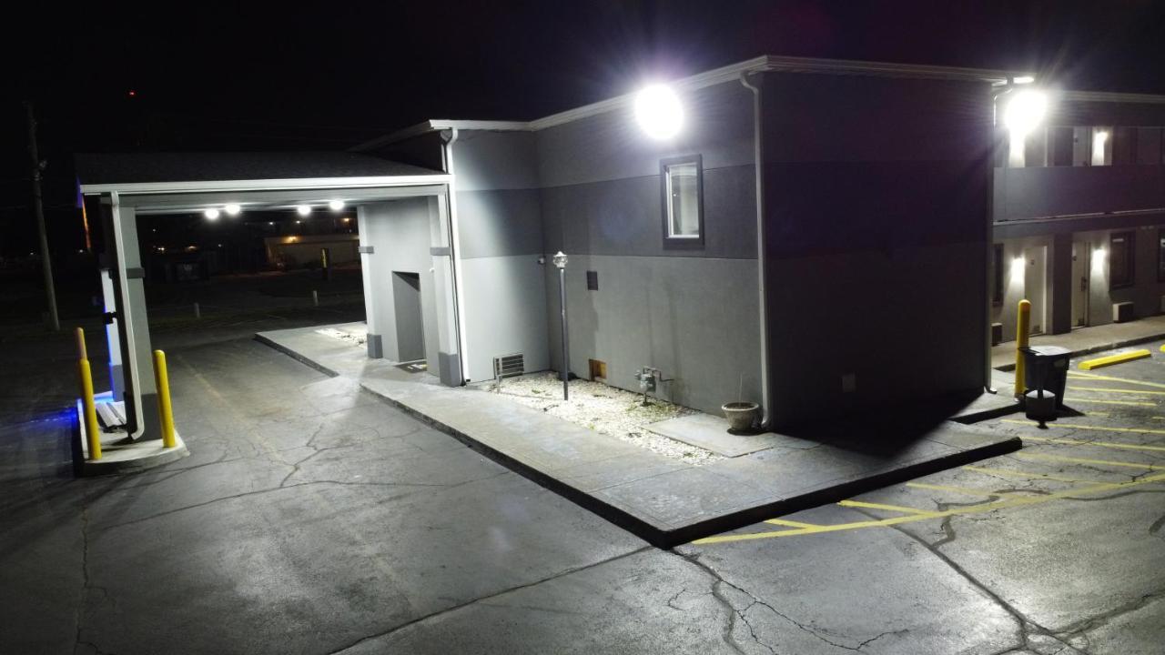 Days Inn By Wyndham Indianapolis East Post Road Exterior photo