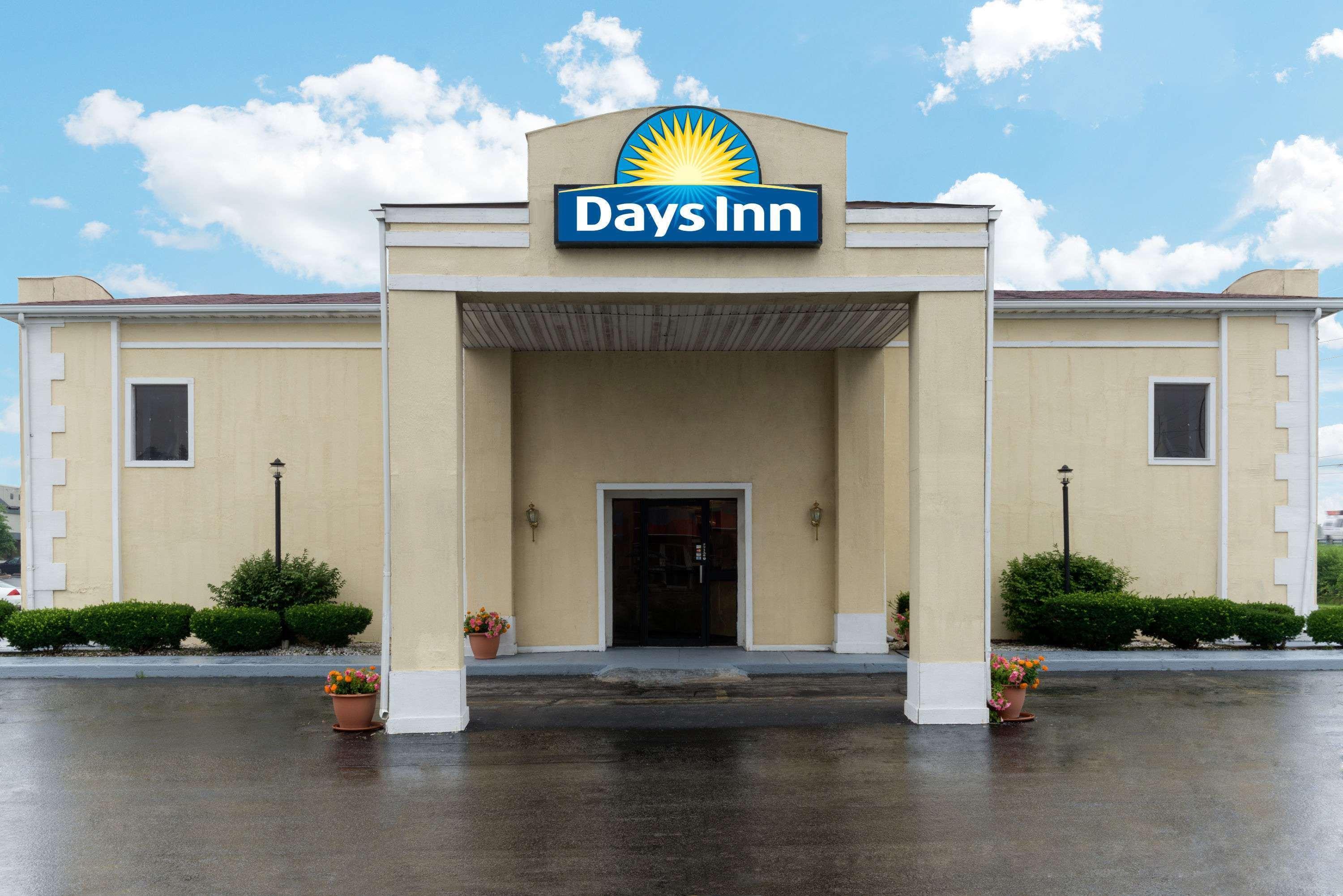 Days Inn By Wyndham Indianapolis East Post Road Exterior photo