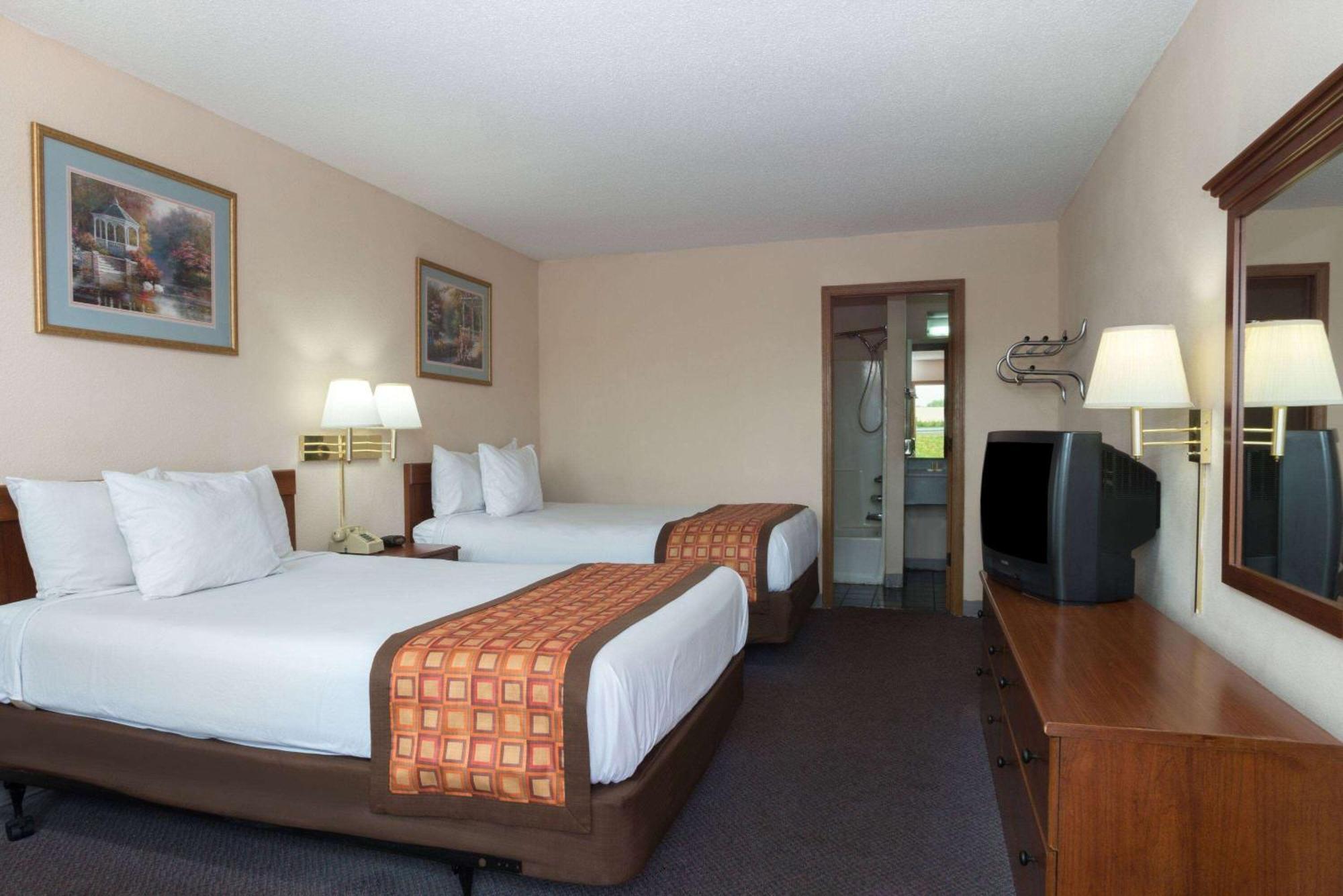 Days Inn By Wyndham Indianapolis East Post Road Exterior photo